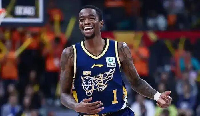 突发!福克斯取关马刺,字母哥交易倒计时,快船计划追求FMVP