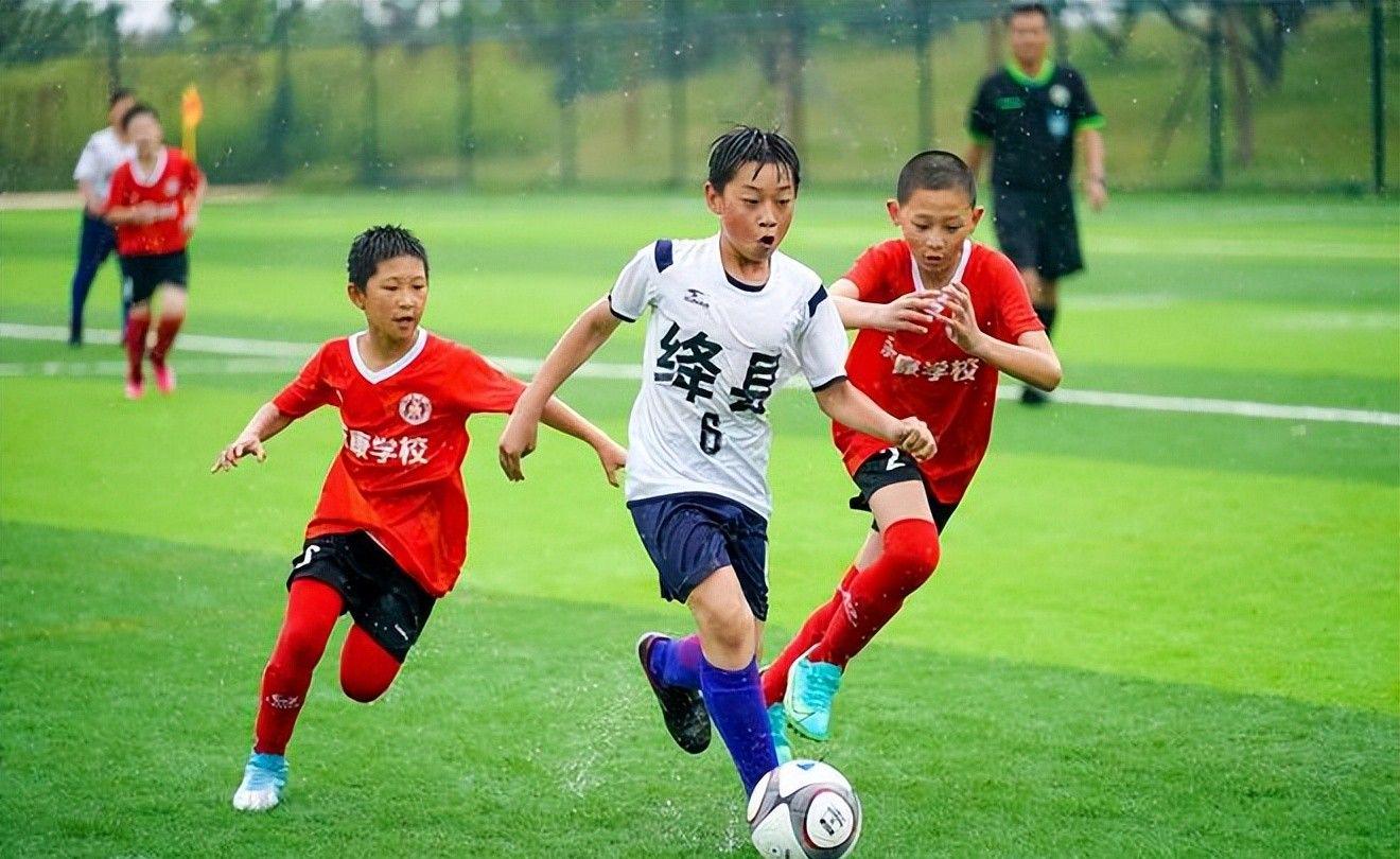又出一位门神!沙特门将奥韦斯单场9次扑救,比沃齐尼亚还多